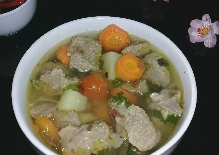 Sup daging sapi dan sayuran