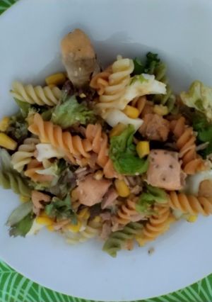 Una foto de Ensalada templada con salmón