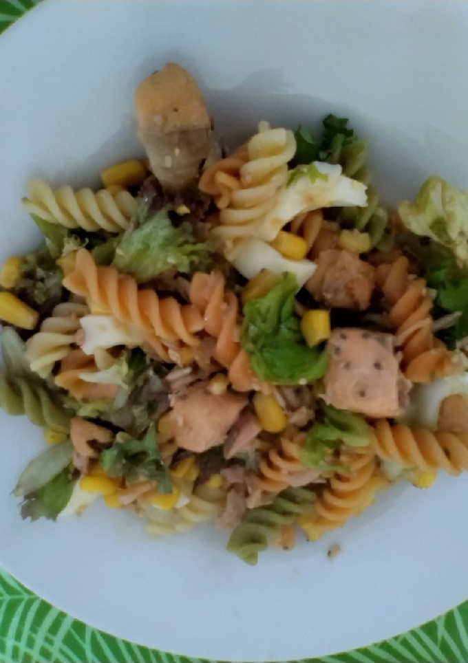Una foto de Ensalada templada con salmón