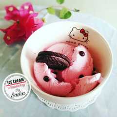 รูปของ Ice cream pop ice strawberry, irit tanpa whipcream 🍦🍨🍧
