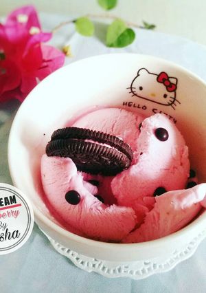 Foto resep Ice cream pop ice strawberry, irit tanpa whipcream 🍦🍨🍧