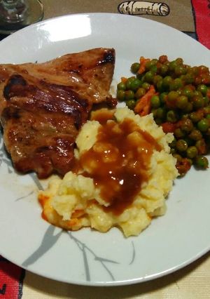 Foto principal de Secreto ibérico con guarnición de guisantes y puré de patatas