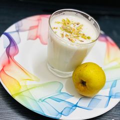 A picture of Vanilla pear milkshake.