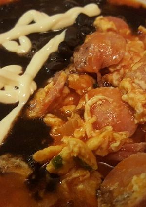 Una foto de Huevos con Salchicha (desayuno rápido,fácil y rico)