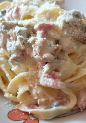 Una foto de Tagliatelli con nata y bacon