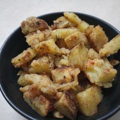 A picture of Sweet Potato Chaat without chutney.
