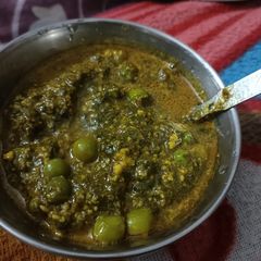 A picture of Palak paneer.