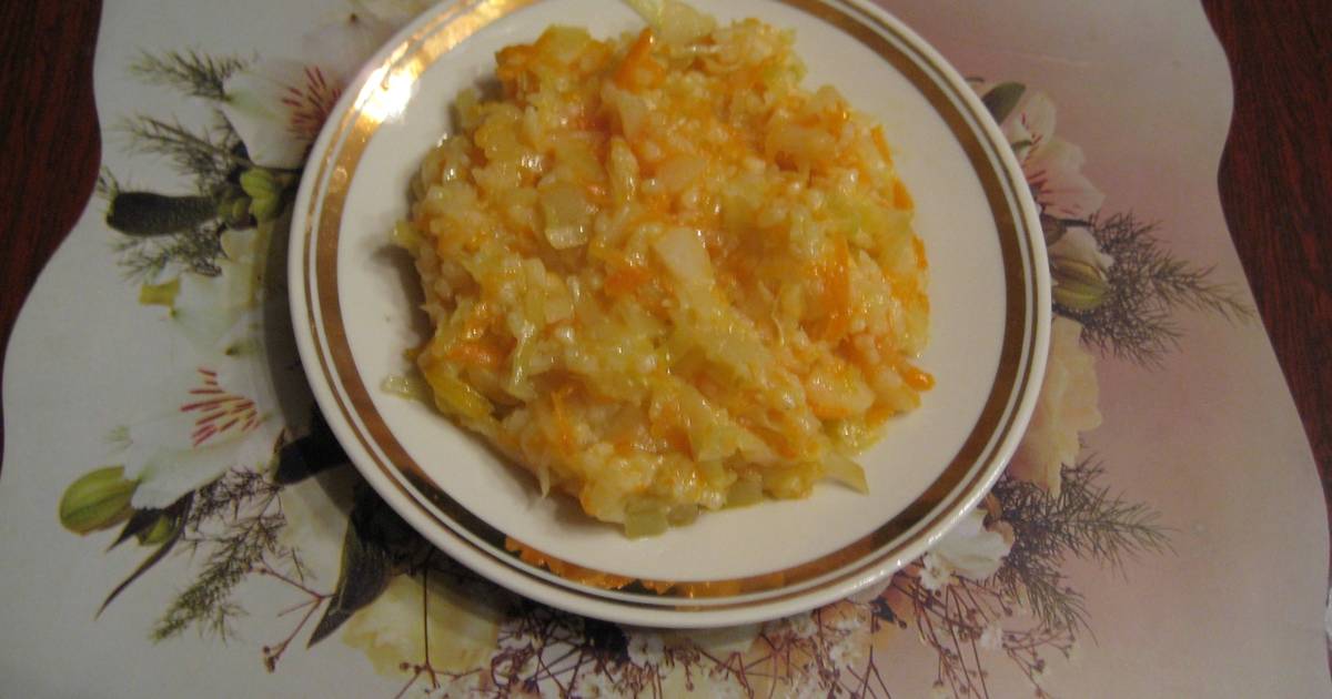 Тушеная капуста с картофельным пюре. Тушеная капуста с рисом. капуста тушёная калл. капуста с рисом тушеная на сковороде. тушеная капуста с яйцом на сковороде рецепт с фото.