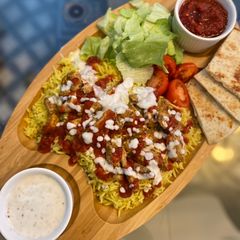 A picture of Halal Guys Chicken & Rice Platter ❤️.