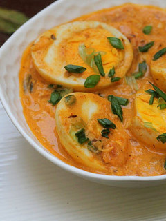 A picture of Eggs in Fruity, Creamy Curry Sauce.