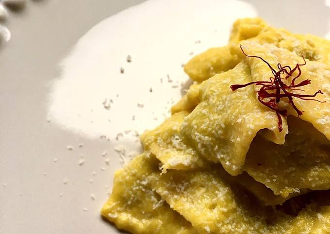 Maltagliati with creamy saffron leeks and pecorino