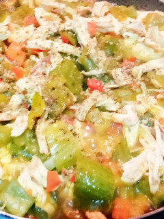 Una foto de Pepino de guiso con pollo