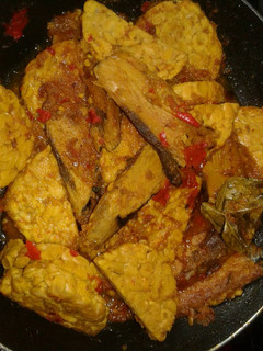 Foto resep Ikan Tongkol Tempe Bumbu Kuning