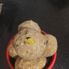 A picture of Gond laddu.