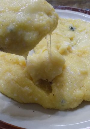 Una foto de Polenta cremosa a los 4 quesos