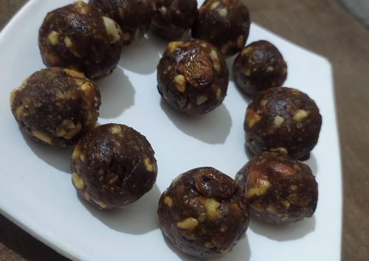 Recipe of Any-night-of-the-week Dry fruits ladoo