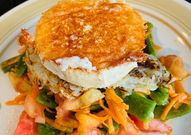 Ensalada de judías verdes con tortita de patata y queso de cabra