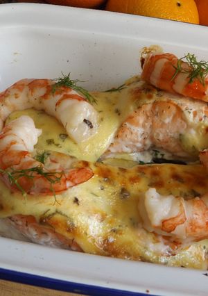 Foto principal de Salmón al horno con patatas y mayonesa al eneldo