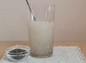 Una foto de Agua de chía con jengibre y limón, coadyuvante para perder peso