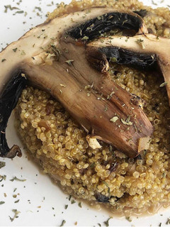 Una foto de Risotto de quinoa y portobello con leche de coco