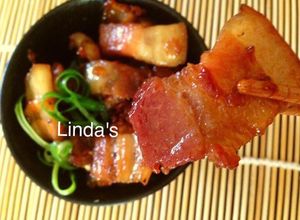 Hình của món Ba chỉ rang cháy cạnh.