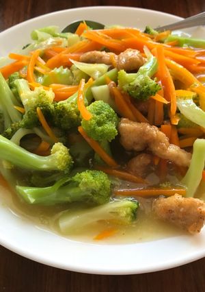 Foto resep Brokoli cah ayam crispy (simple cook)