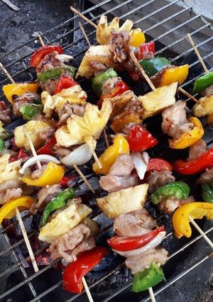 Hình của món Thịt xiên hoa quả.
