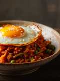 Koreai sült rizs (bokkeum-bap)