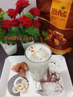 ओट्स और खजूर स्मूदी (oats aur khajoor smoothie recipe in Hindi) रेसिपी मुख्य फोटो