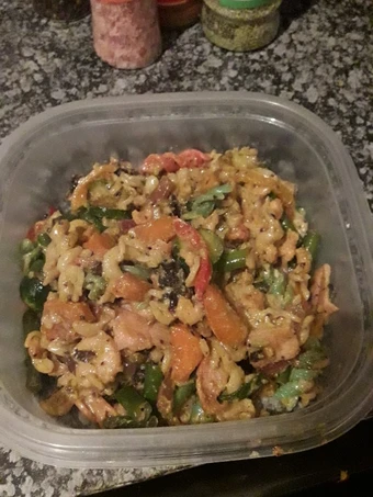 Easy Steps to Prepare Shrimp, pasta &amp; veg stirfry the So Delicious Can spoil the tongue