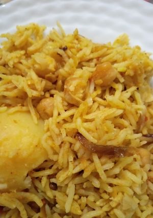 A picture of Alu chanay ki tahiri without tomato.
