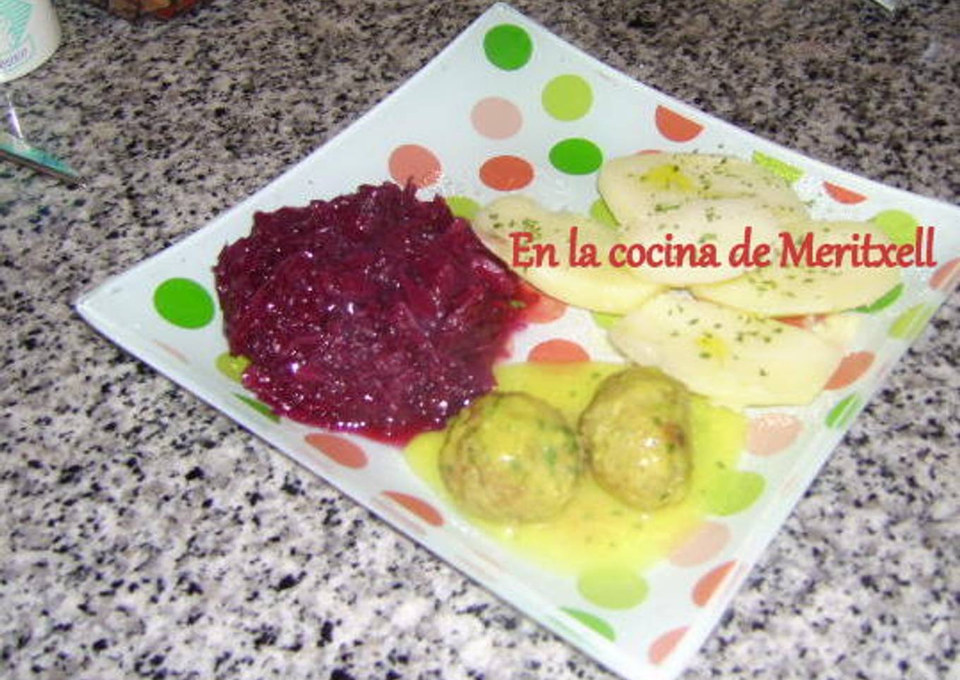Albóndigas al horno con salsa de manzana y curry