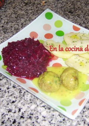 Una foto de Albóndigas al horno con salsa de manzana y curry