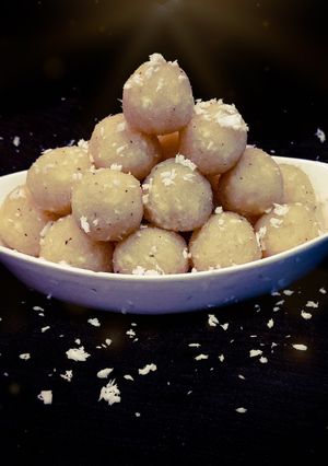 নারকেলের নাড়ু(narkeler naru recipe in Bengali) রেসিপির প্রধান ছবি