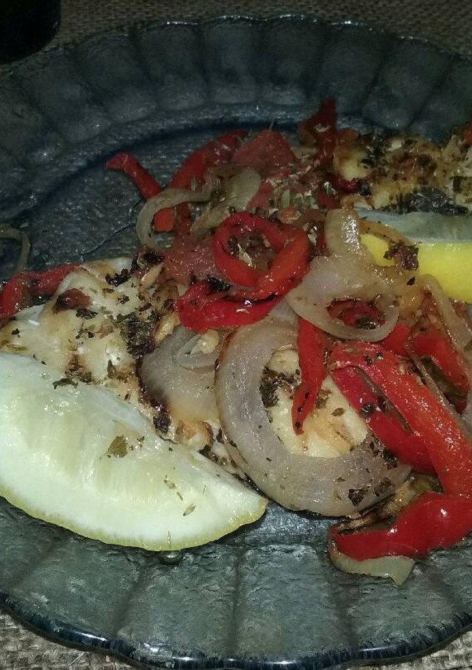 Una foto de Filet de merluza con limón, orégano y pimienta
