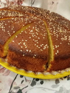 عکسی از دستور کیک ماست با طعم هل و زعفران