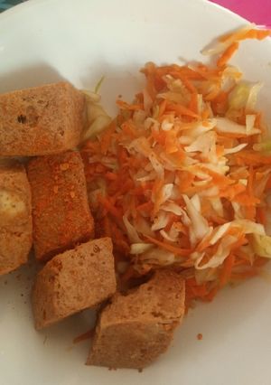A picture of Soya bean tufu with veggies.