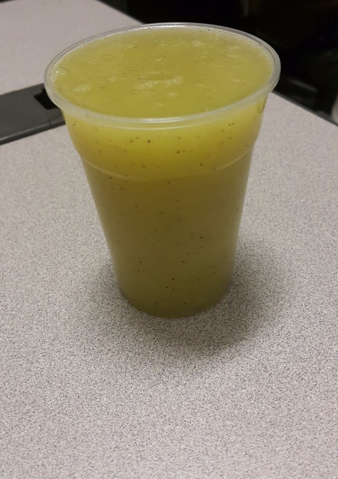 Una foto de Licuado de manzana verde, piña y kiwi 