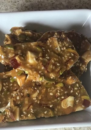 A picture of Salted caramel brittle.