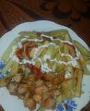 Papa frita con camarónes al ajillo
