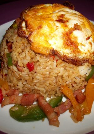 Une photo de Riz frit aux lardons & œufs