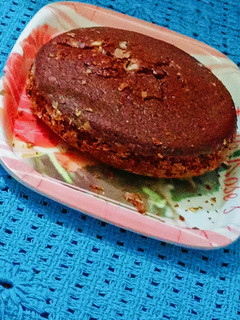 एगलेस बिस्कुट केक विथाउट ओवन (Eggless biscuit cake without oven recipe in hindi) रेसिपी मुख्य फोटो