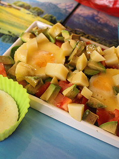 Una foto de Ensalada de huevo, aguacate y patata