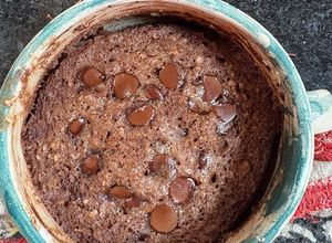 Una foto de Torta de avena chocolatosa, súper fácil al microondas!