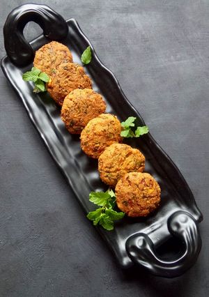 A picture of Chana Dal vada /Bengal Gram fritters.