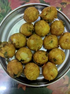 வால்நட் கோலா (Walnut kola recipe in tamil) செய்முறை முக்கிய புகைப்படம்
