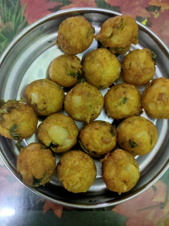 வால்நட் கோலா (Walnut kola recipe in tamil) செய்முறை முக்கிய புகைப்படம்