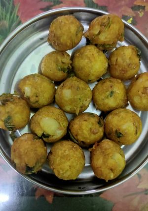 வால்நட் கோலா (Walnut kola recipe in tamil) செய்முறை முக்கிய புகைப்படம்