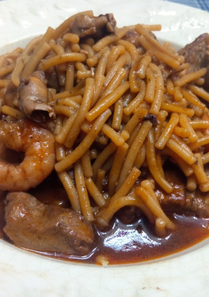 Una foto de Fideos caldosos mar y montaña