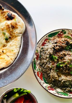 รูปของ Aubergine Hummus(Black sesame Tahini) and Garlic Butter Naan🫓🧆ฮัมมุสมะเขือม่วงกับแป้งนานเนยกระเทียม🧄🧈🍆